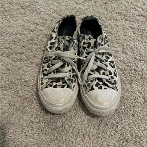 Girls worn leopard Converse